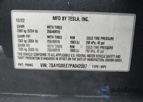 2023 Tesla Model Y Awd/Long Range Dual Motor All-Wheel Drive z USA, uszkodzony, nr VIN 7SAYGDEE7PA042087